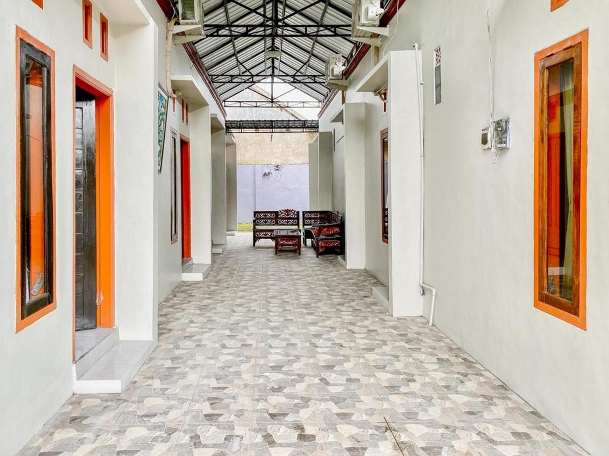 Griya Asri Syariah Mitra Reddoorz Hotel Rogojampi Екстериор снимка