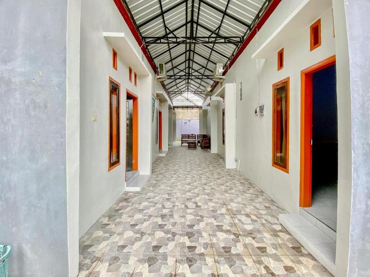 Griya Asri Syariah Mitra Reddoorz Hotel Rogojampi Екстериор снимка